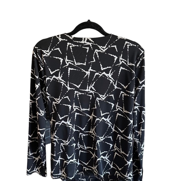 Jones New York Woman Wrap Top Black Ivory- Plus Size 1X - Picture 2 of 6